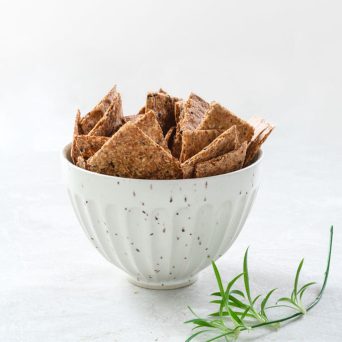 flax crackers from flaxseeds