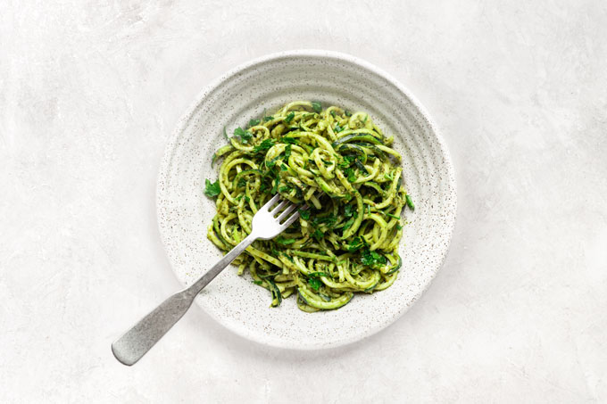 zucchini spaghetti with pesto