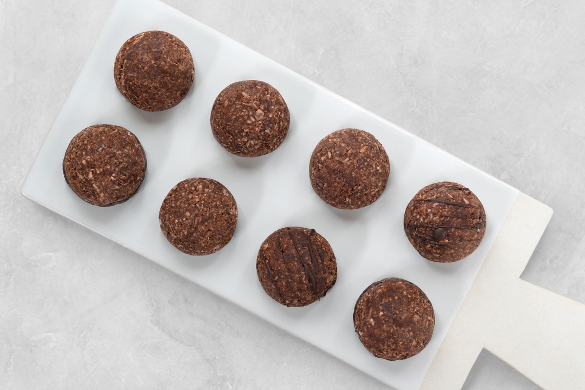 raw chocolate coconut macaroons