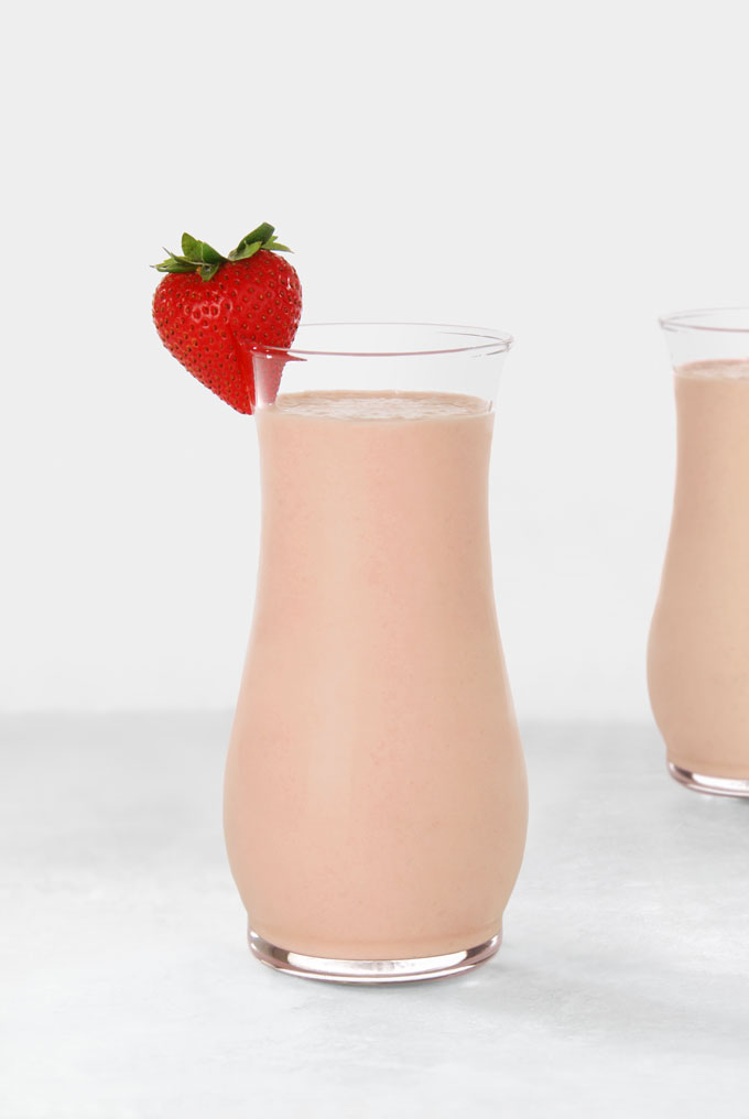 avocado strawberry smoothie