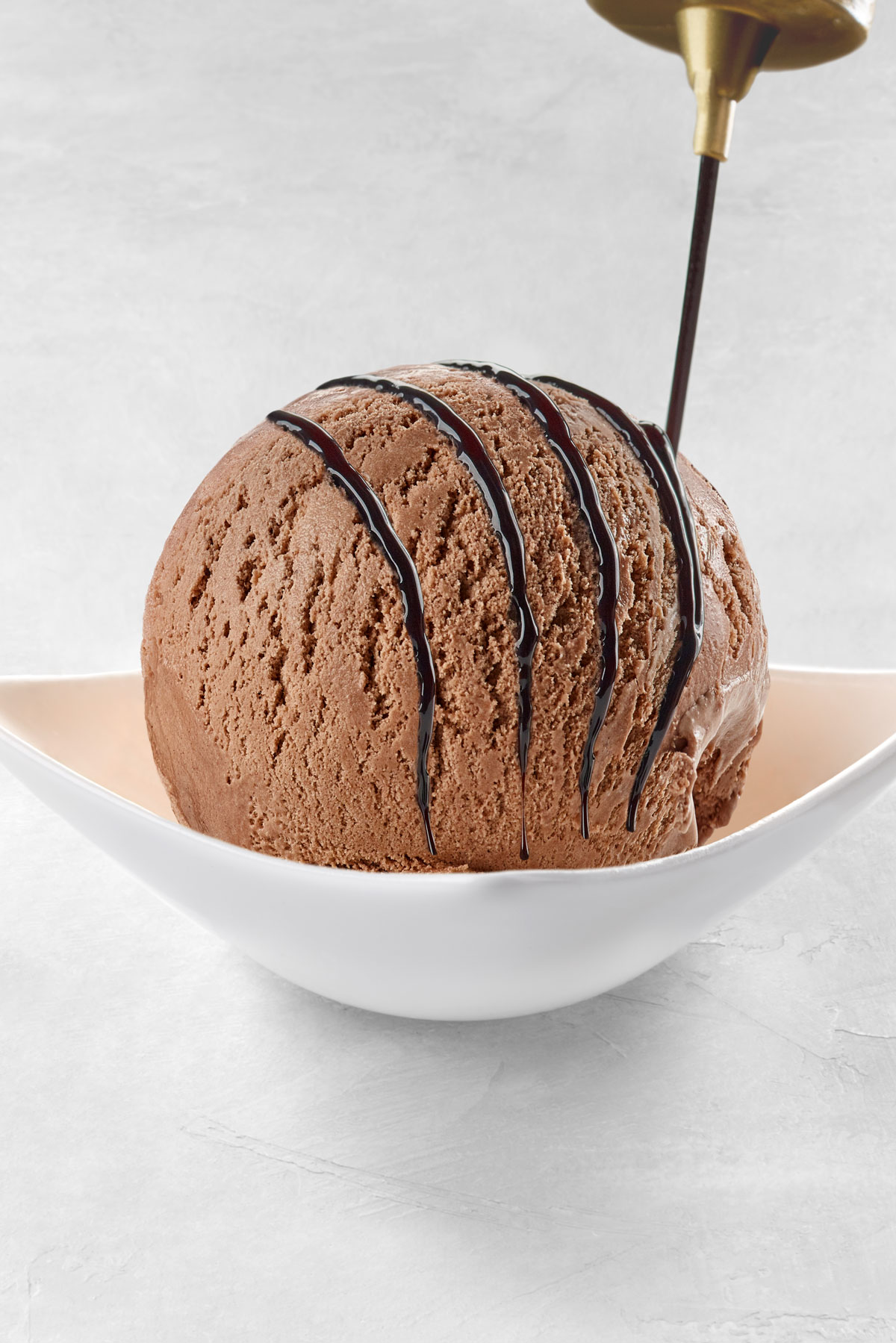 no-churn chocolate ice cream with chocolate sauce